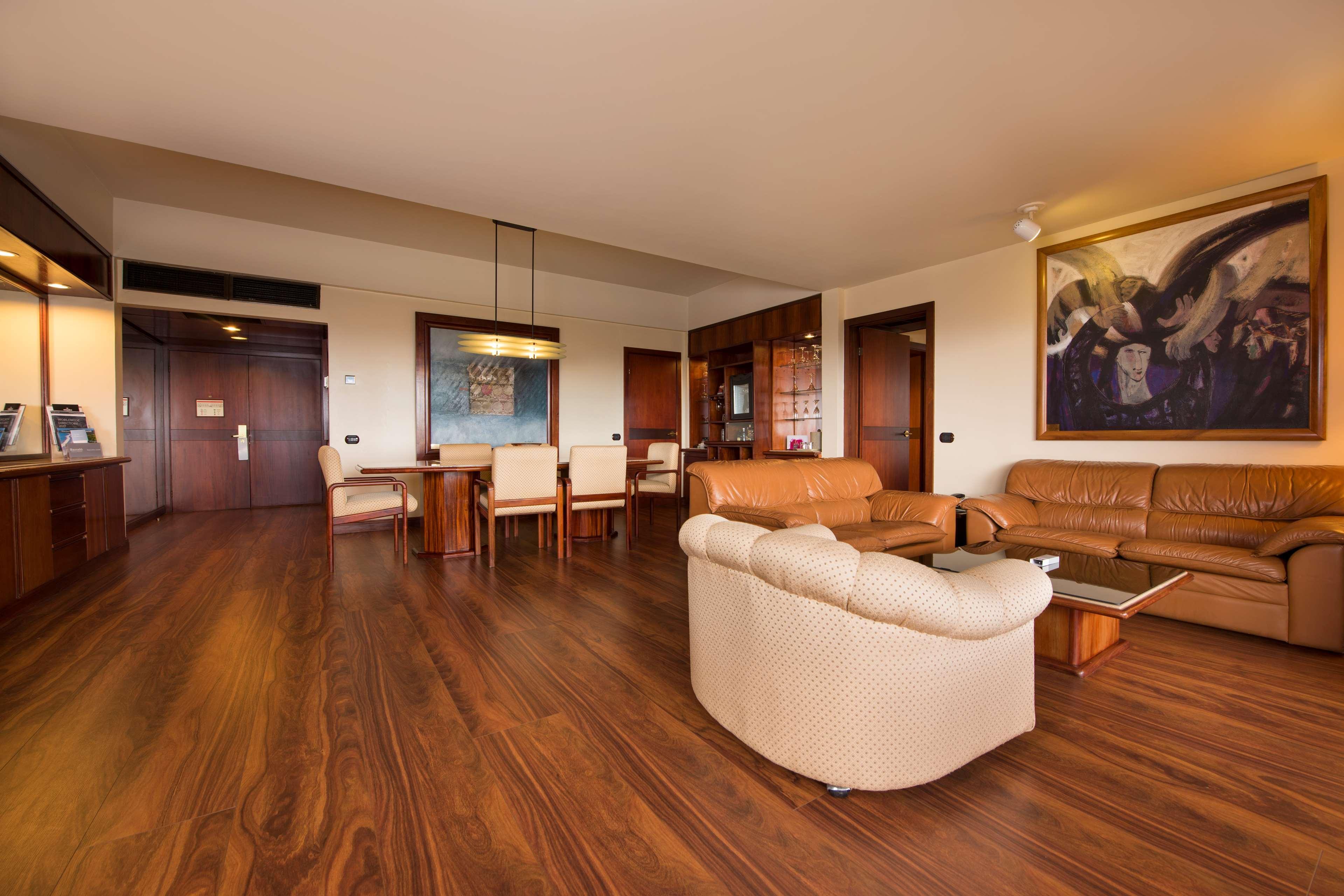 Hotel Barceló San José Exterior foto A living room with a laminate floor